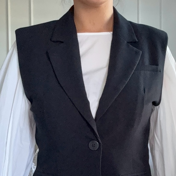 Black Sleeveless Blazer Vest - Picture 4 of 7